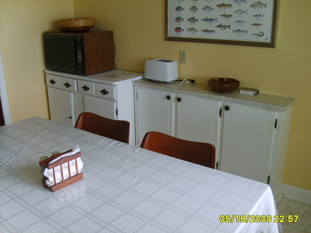 dining (a)