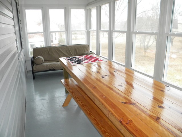 screened porch (b)